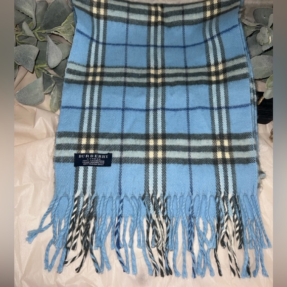 *MINT* Burberry London 100% Cashmere Scarf Made in England Blue Nova Check - Picture 8 of 13